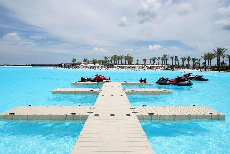 Community amenities in Lago Mar, Texas City (Image 4).