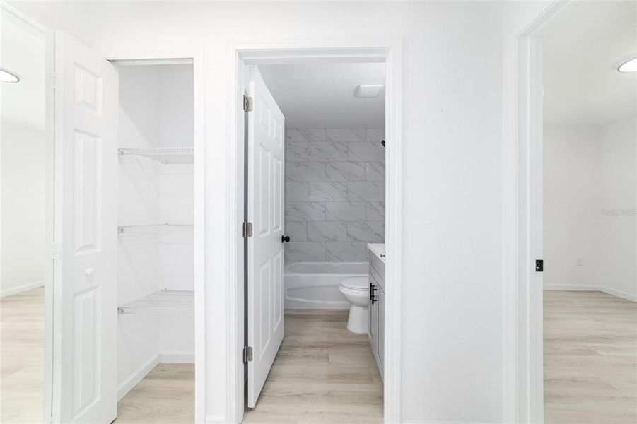 Spacious, unfurnished interior of a new home in , Ocala (Image 30).