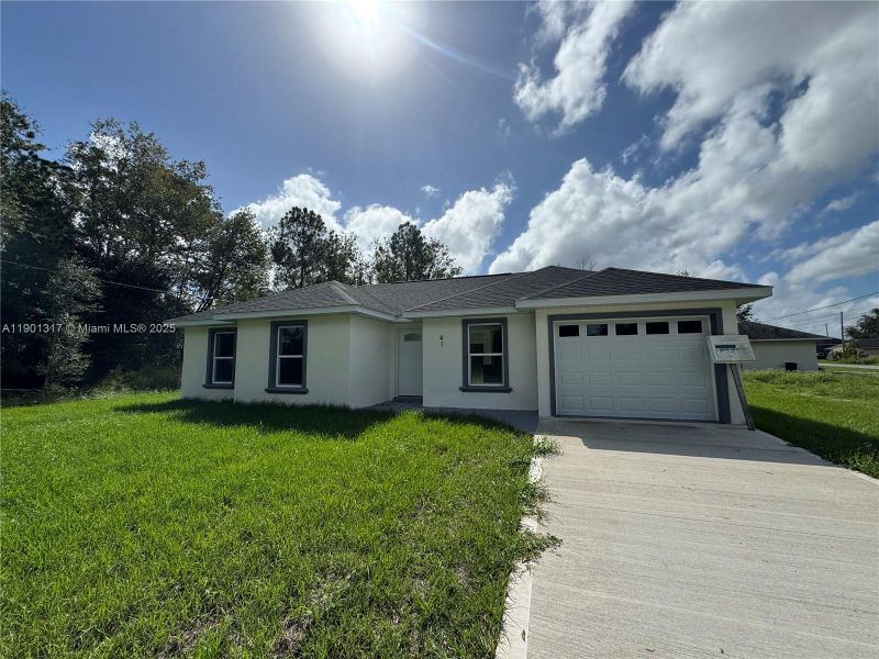 Exterior details and patio area of a home in , Ocala (Image 2). Exterior details and patio area of a home in , Ocala (Image 2).