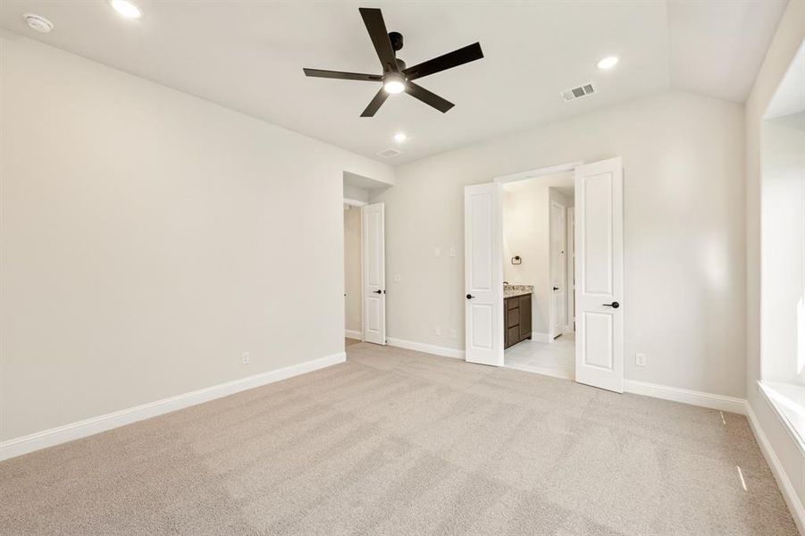 Spacious, unfurnished interior of a new home in Creekview Meadows, Pilot Point (Image 37).