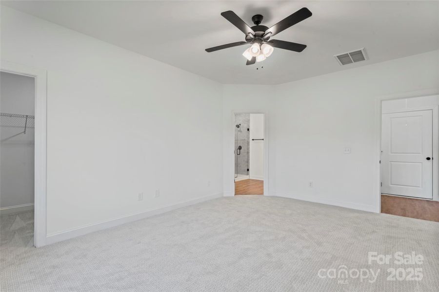 Spacious, unfurnished interior of a new home in , Harrisburg (Image 27).