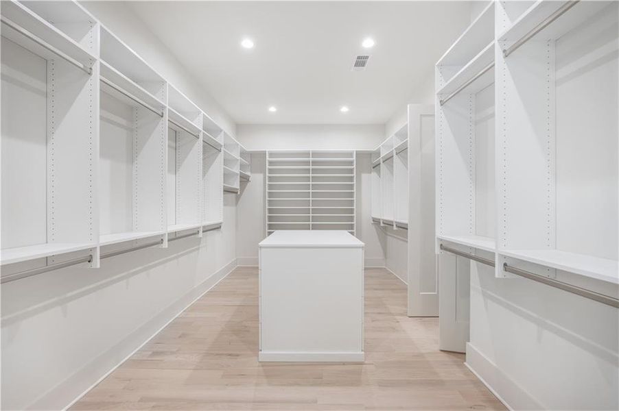 Spacious, unfurnished interior of a new home in , Alpharetta (Image 26). Spacious, unfurnished interior of a new home in , Alpharetta (Image 26).