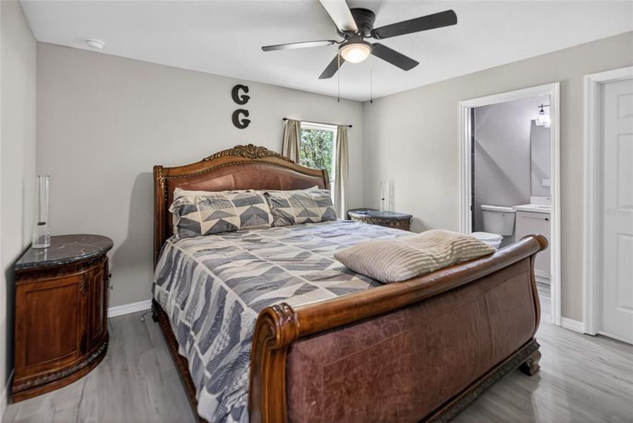 Furnished interior view inside a new home in , Ocklawaha (Image 13).