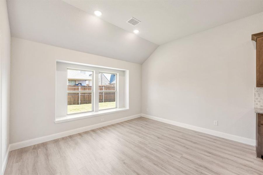 Spacious, unfurnished interior of a new home in Sunset Ridge, Alvarado (Image 19).