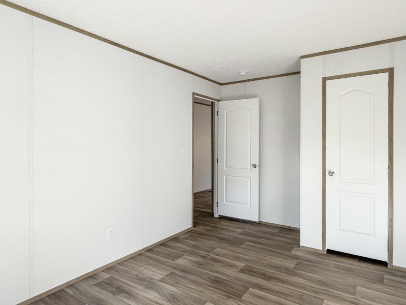 Spacious, unfurnished interior of a new home in , Walterboro (Image 11).