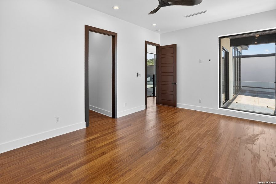 Spacious, unfurnished interior of a new home in , San Antonio (Image 35).