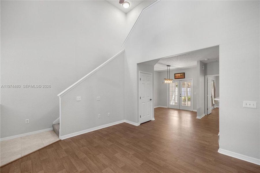 Spacious, unfurnished interior of a new home in , Ocala (Image 12).