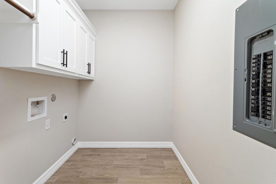 Spacious, unfurnished interior of a new home in , Neches (Image 27).