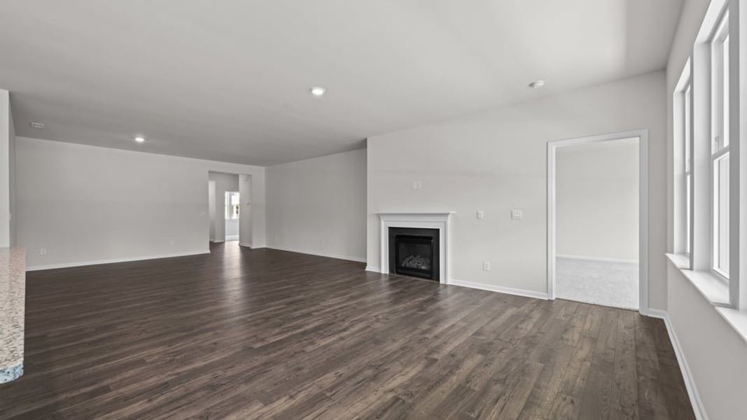 Spacious, unfurnished interior of a new home in Cambridge Park, Mebane (Image 12).