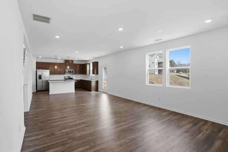 Spacious, unfurnished interior of a new home in Falls Creek, Flowery Branch (Image 12).