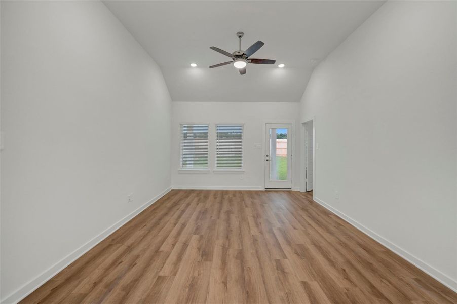 Spacious, unfurnished interior of a new home in Lone Star Landing, Montgomery (Image 37).