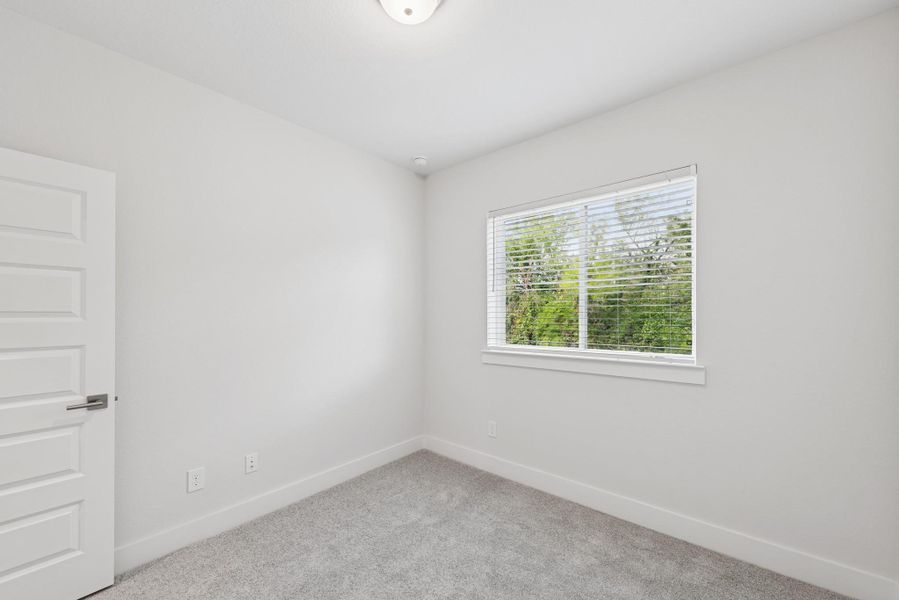 Spacious, unfurnished interior of a new home in Retreat at Oak Park, Houston (Image 12).