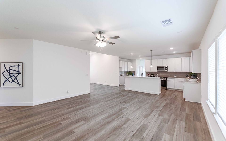 Spacious, unfurnished interior of a new home in Massey Oaks, Pearland (Image 22). Spacious, unfurnished interior of a new home in Massey Oaks, Pearland (Image 22).