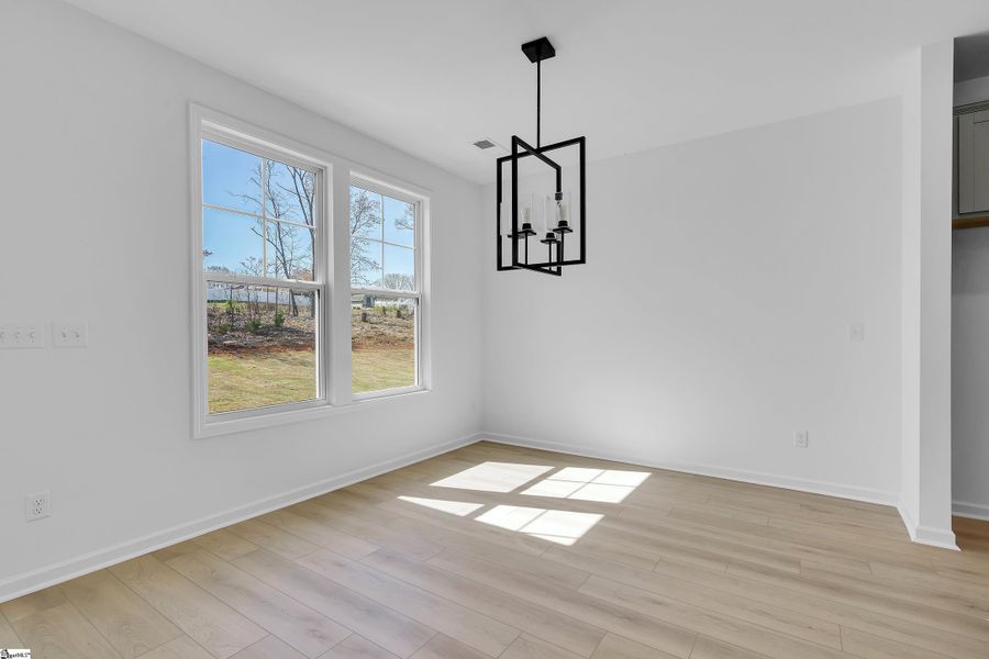 Spacious, unfurnished interior of a new home in Lynbrook, Boiling Springs (Image 17).