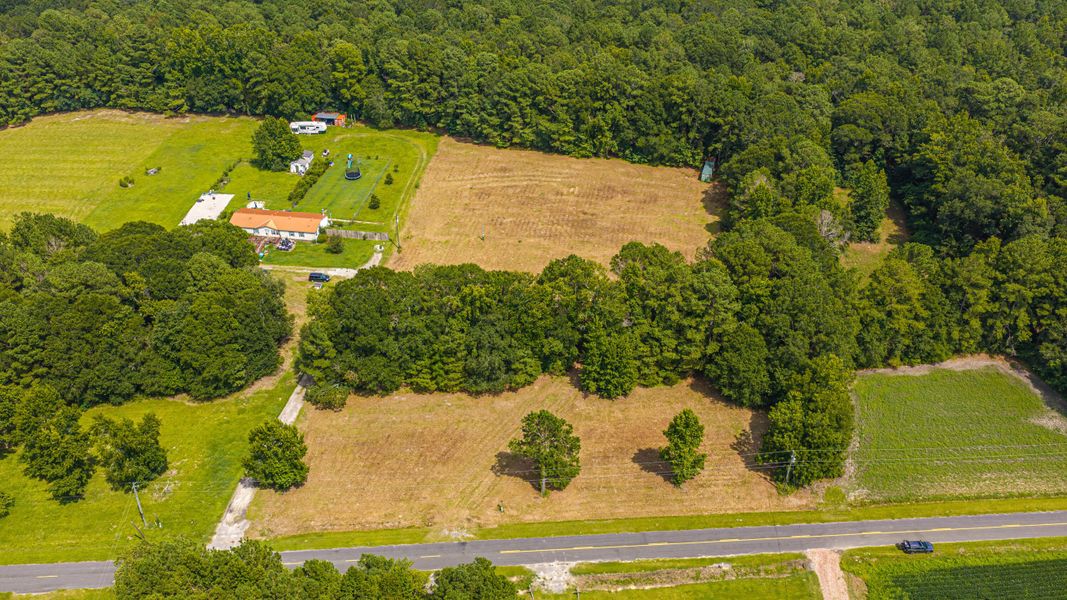 Image 84 of a home in .