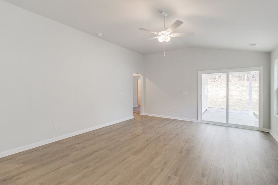 Spacious, unfurnished interior of a new home in Bluefield, Lexington (Image 15).