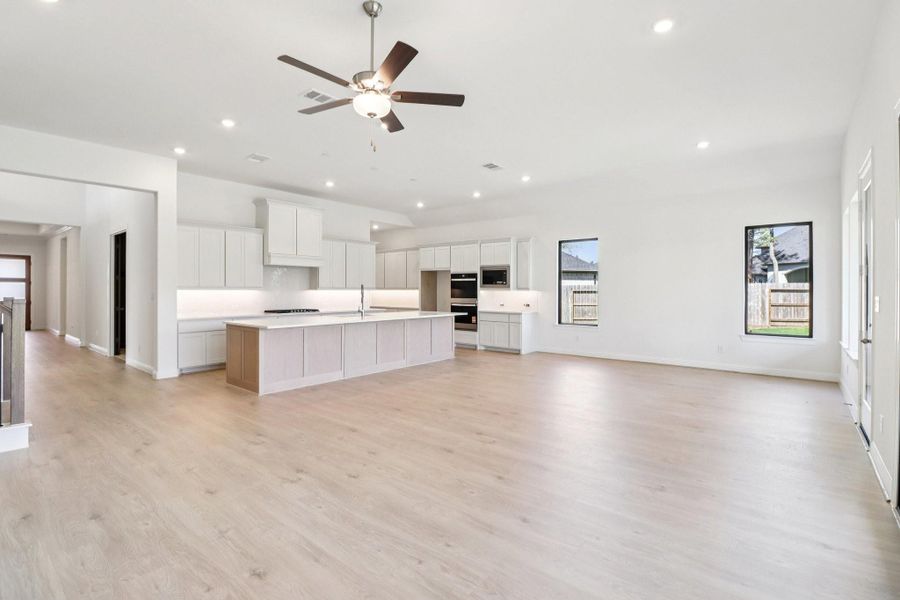 Spacious, unfurnished interior of a new home in Evergreen 60', Conroe (Image 33).