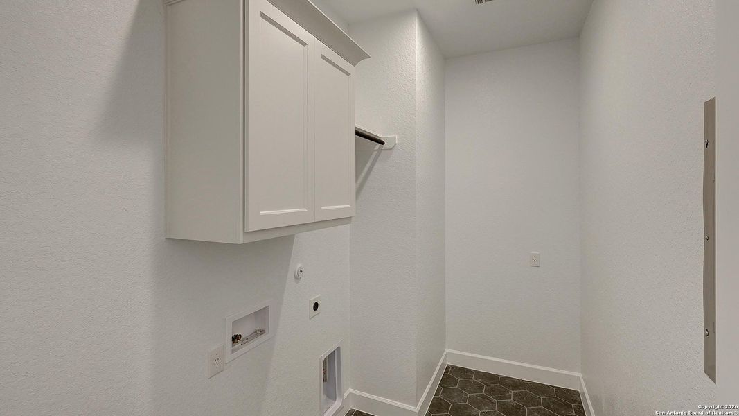 Spacious, unfurnished interior of a new home in Esperanza 80', Boerne (Image 27).