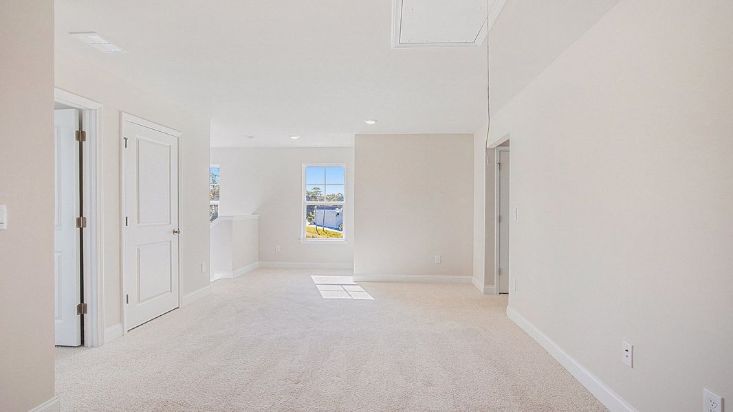 Spacious, unfurnished interior of a new home in Belle Park, North Myrtle Beach (Image 15).