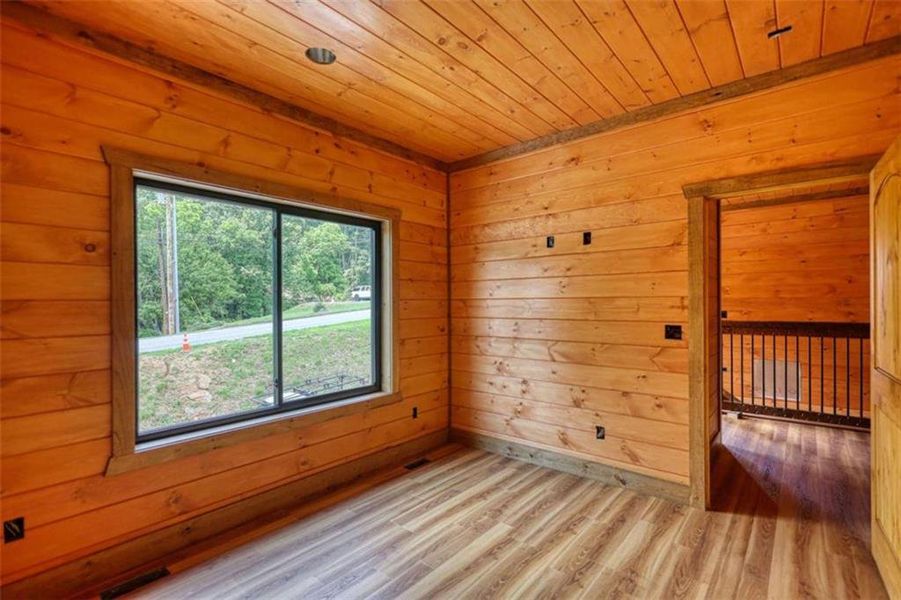 Spacious, unfurnished interior of a new home in , Blue Ridge (Image 7).