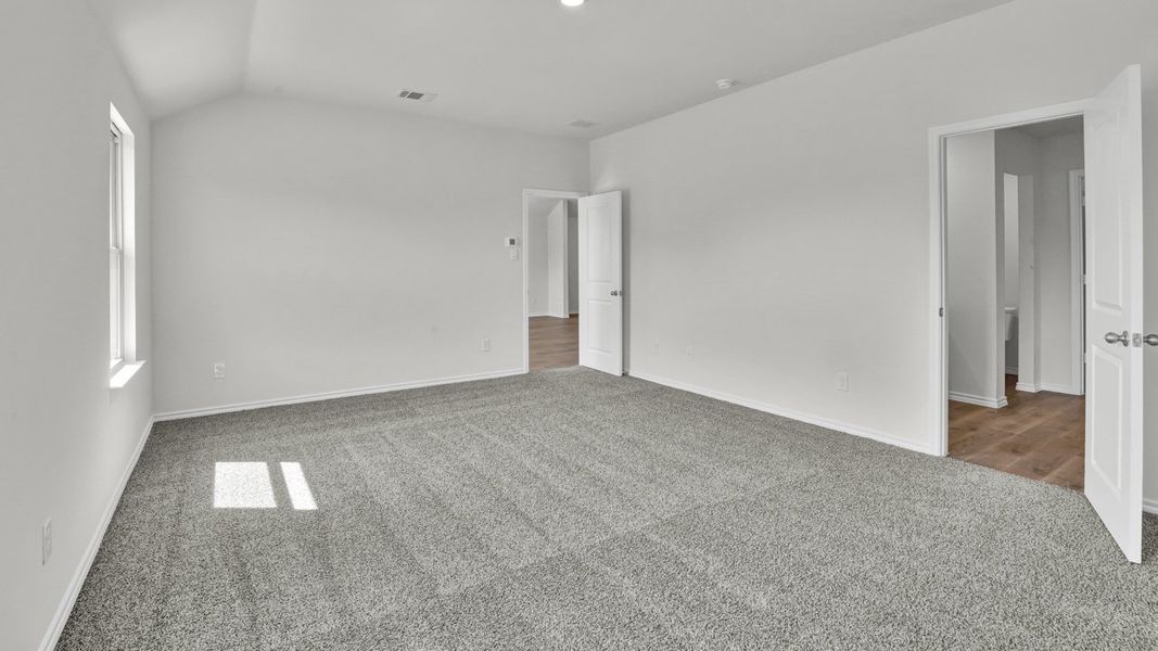Spacious, unfurnished interior of a new home in Valor Farms, Royse City (Image 22).