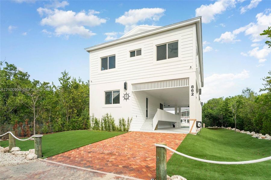 Exterior details and patio area of a home in , Key Largo (Image 34).