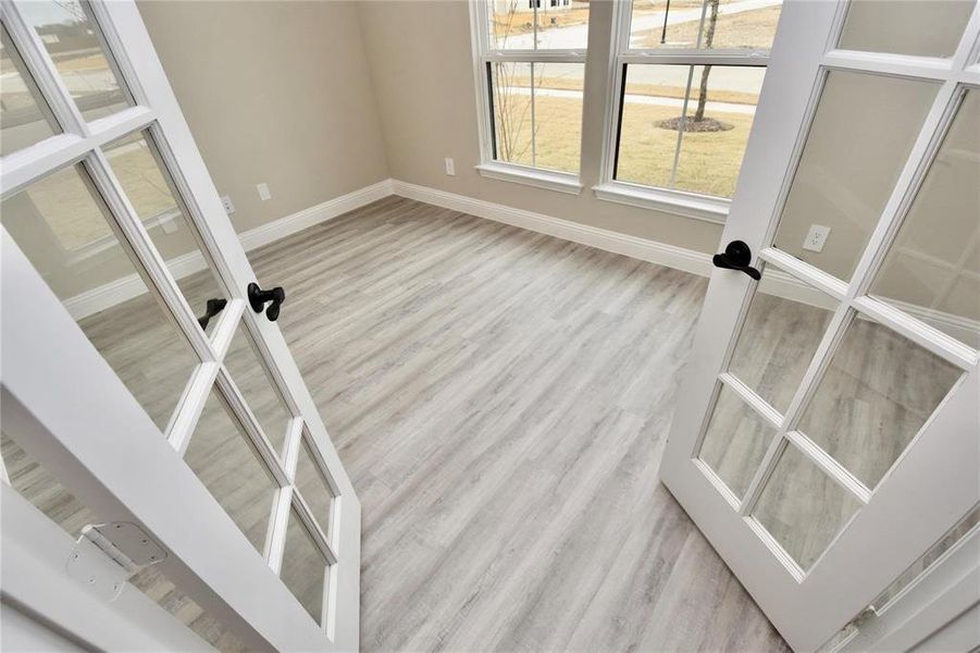 Spacious, unfurnished interior of a new home in Malabar Hill, Prosper (Image 22).