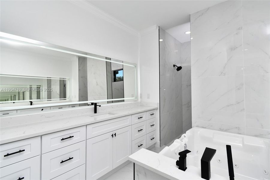 Furnished interior view inside a new home in , Lehigh Acres (Image 5).