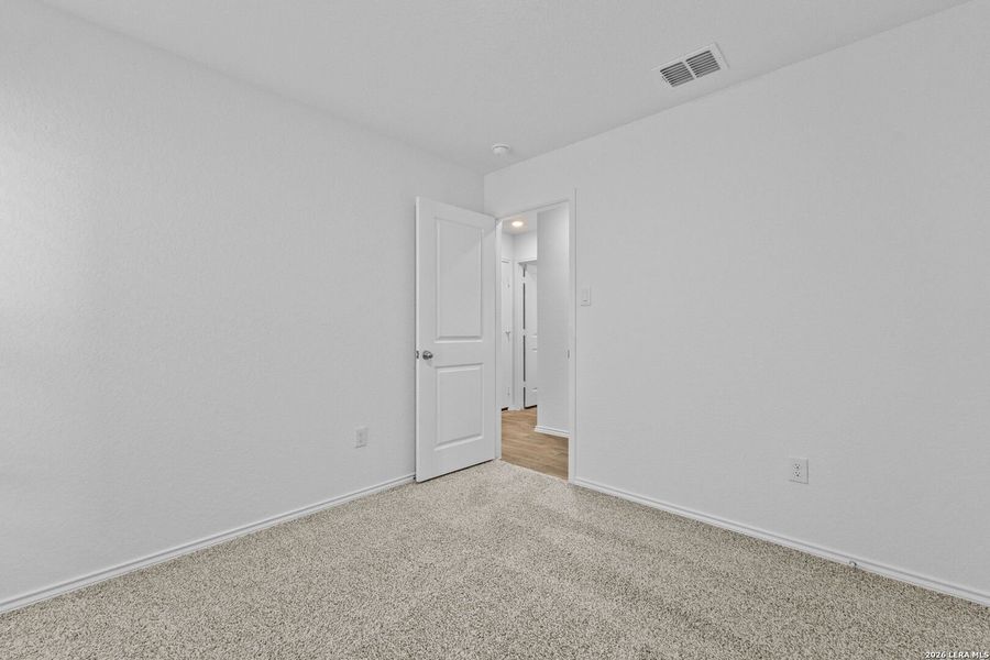 Spacious, unfurnished interior of a new home in Stonehill, San Antonio (Image 32).