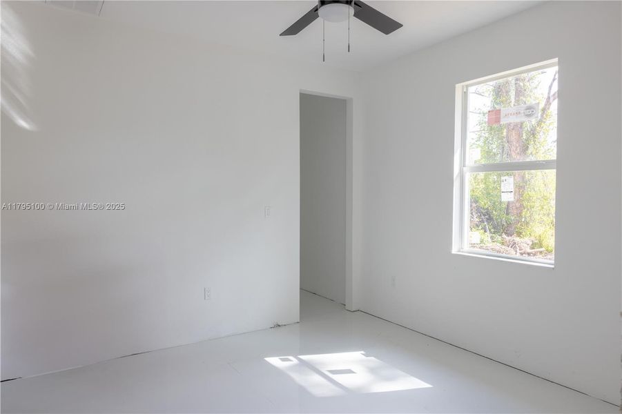 Spacious, unfurnished interior of a new home in , Lehigh Acres (Image 13).