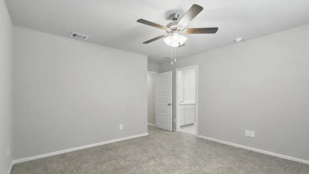 Spacious, unfurnished interior of a new home in Orchard Village, Fort Worth (Image 27).