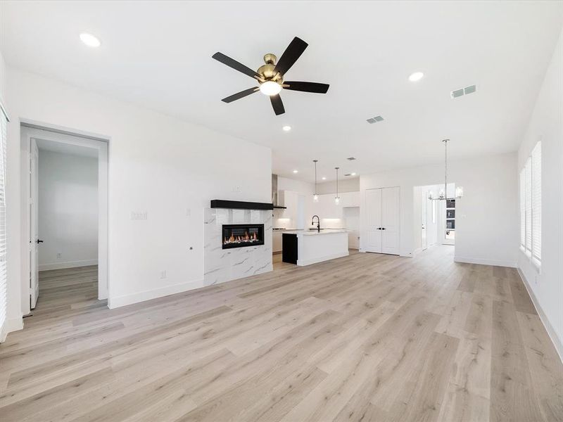 Spacious, unfurnished interior of a new home in Royal Court, Frisco (Image 20).