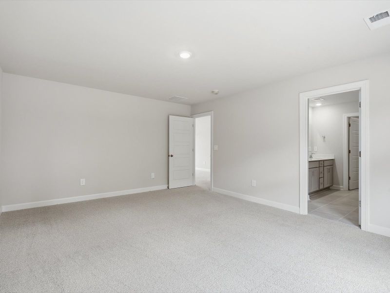 Spacious, unfurnished interior of a new home in Southwell Commons, Anderson (Image 17).