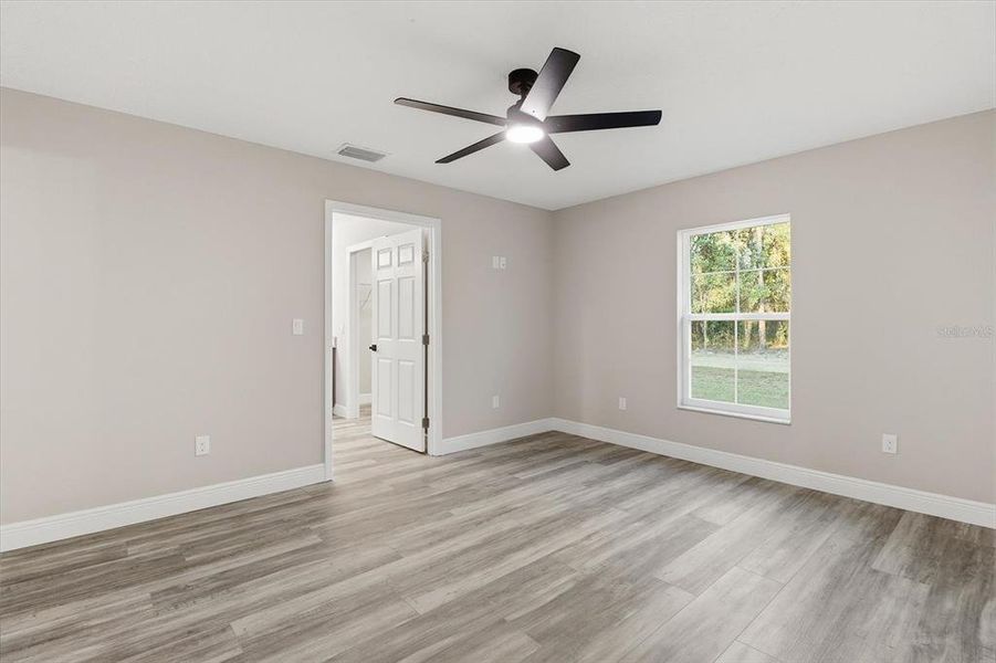Spacious, unfurnished interior of a new home in , Citrus Springs (Image 21).