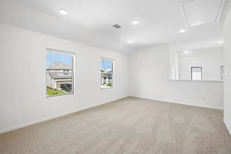Spacious, unfurnished interior of a new home in Trinity Ranch, Elgin (Image 33).