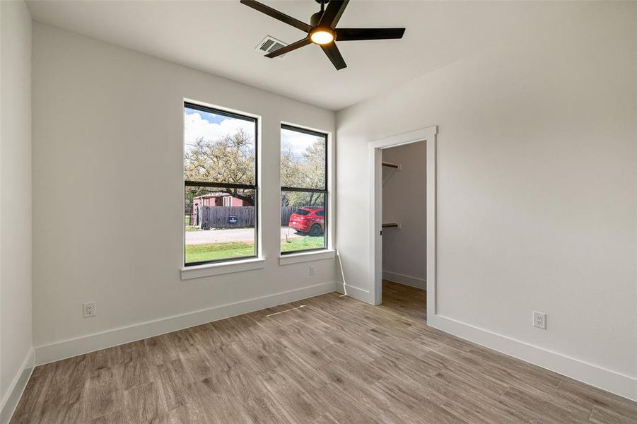 Spacious, unfurnished interior of a new home in , Granbury (Image 18).