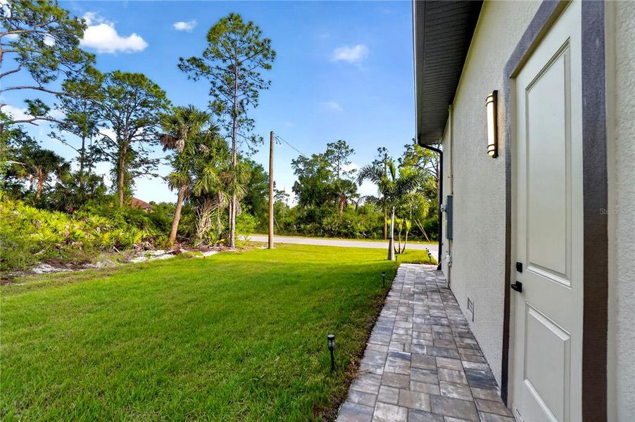 Exterior details and patio area of a home in , Port Charlotte (Image 4).