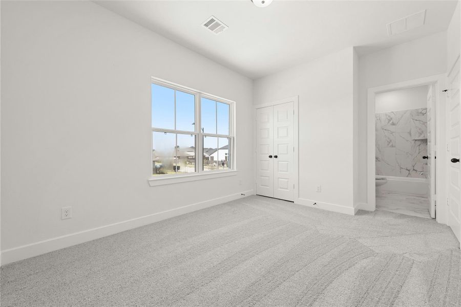 Representative image. Features, selections and colors may vary.