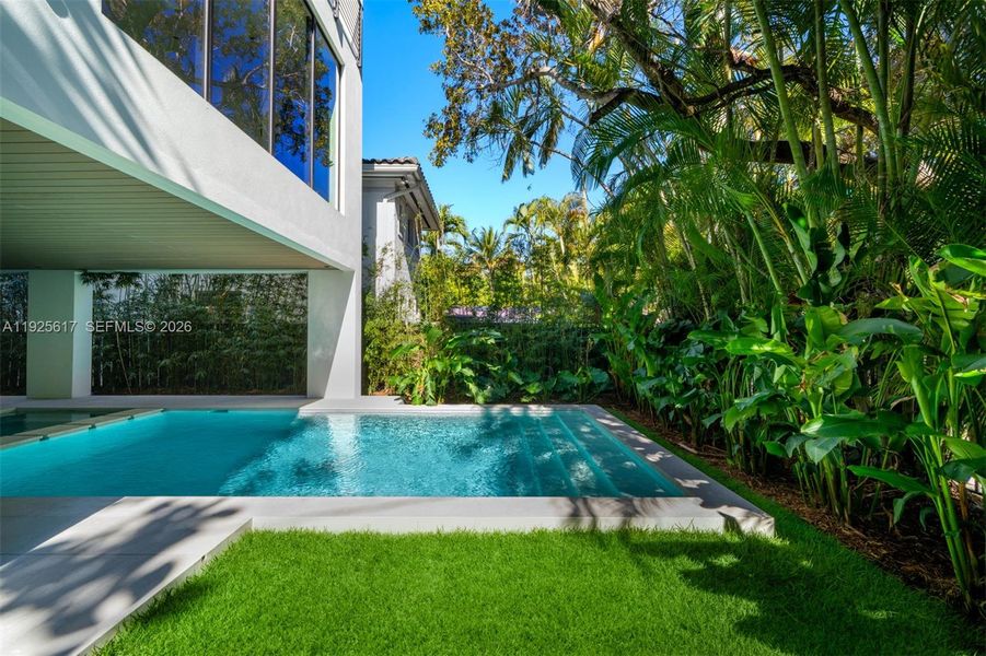 Exterior details and patio area of a home in , Miami (Image 30).