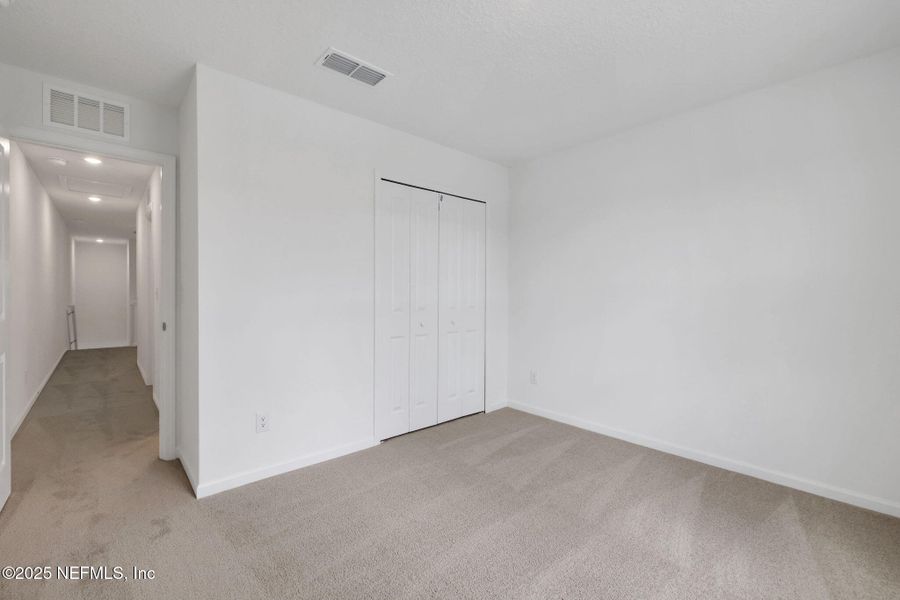 Spacious, unfurnished interior of a new home in Atlantis Pointe, Middleburg (Image 20).