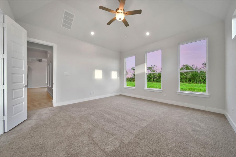 Spacious, unfurnished interior of a new home in , Rosharon (Image 28).