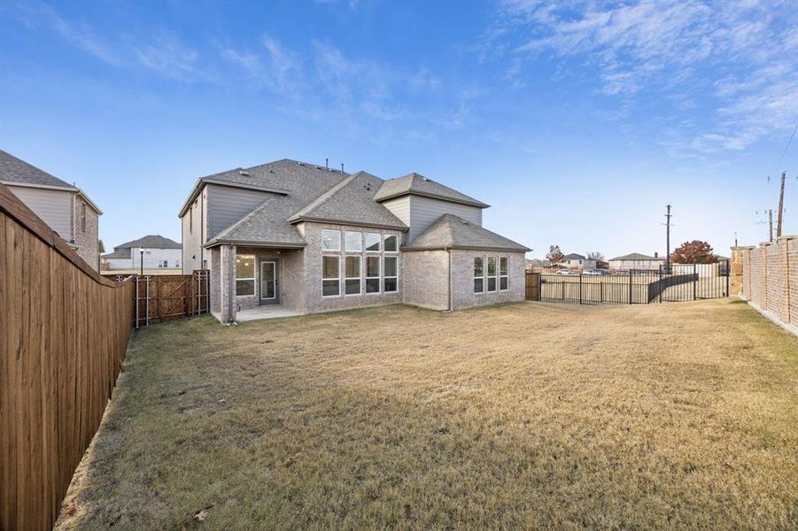 Exterior details and patio area of a home in , Frisco (Image 3).