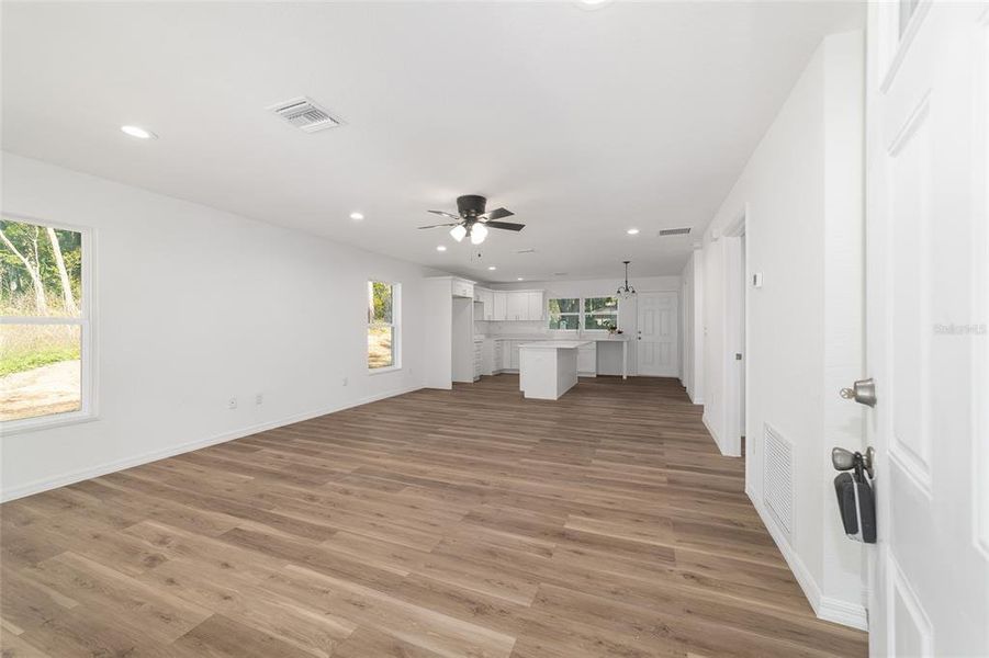 Spacious, unfurnished interior of a new home in , Belleview (Image 19).