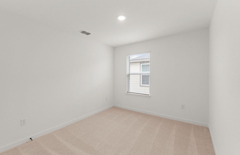 Spacious, unfurnished interior of a new home in Sunfield, Buda (Image 18).