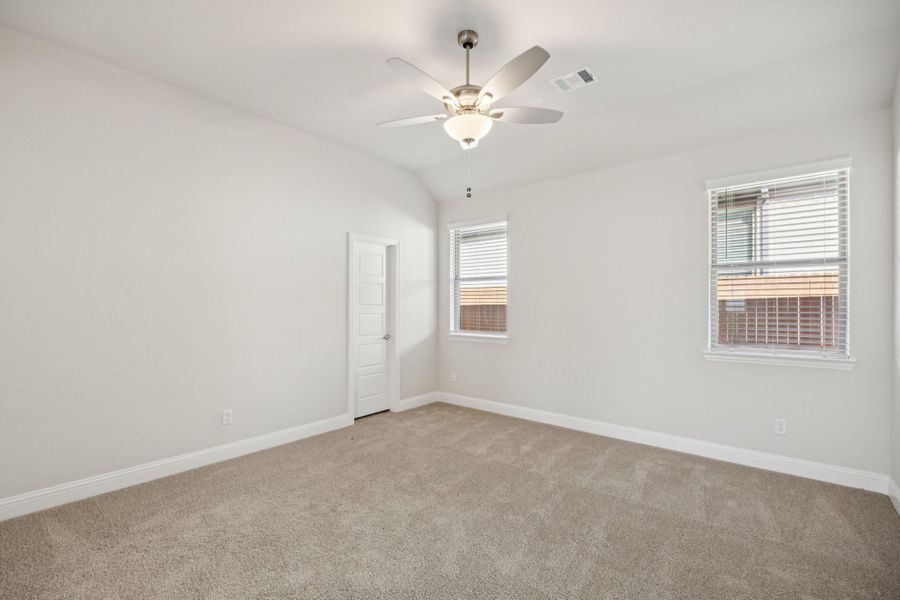 Spacious, unfurnished interior of a new home in Heartland, Heartland (Image 23).