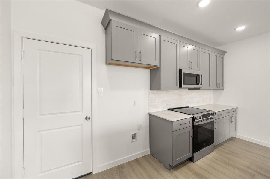 Furnished interior view inside a new home in The Pointe at Capp Smith Lake, Watauga (Image 10).