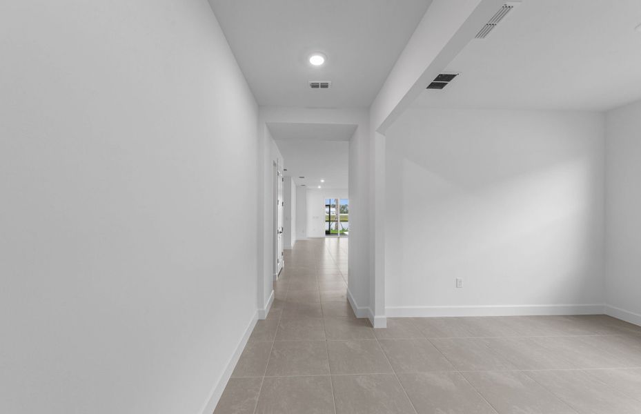 Spacious, unfurnished interior of a new home in Shores at Stillwater, Englewood (Image 18).