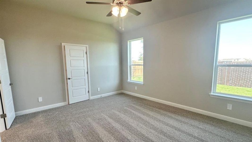 Spacious, unfurnished interior of a new home in Rock Creek Ranch, Fort Worth (Image 12).