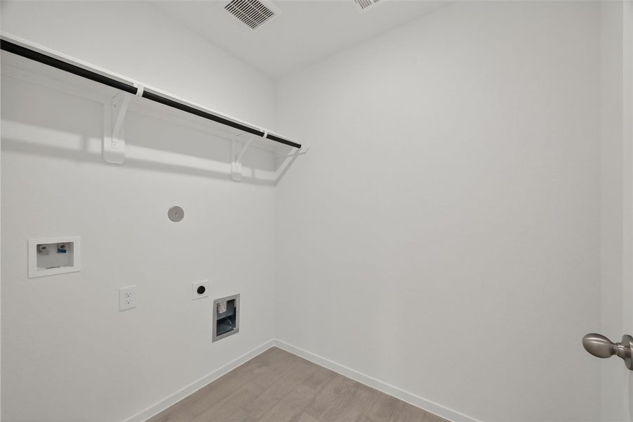 Spacious, unfurnished interior of a new home in Rollingbrook Estates, Baytown (Image 41).