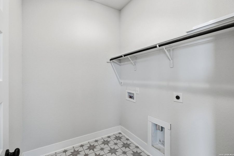 Spacious, unfurnished interior of a new home in Alsatian Oaks, Castroville (Image 35).